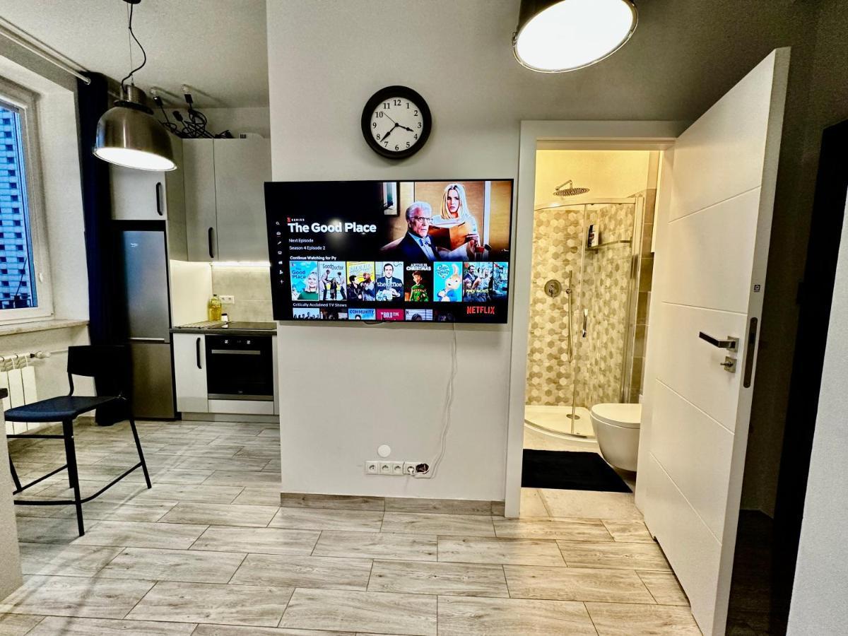 Super Forum 2 Metro Fast Wifi Netflix, Hbo, Appletv Warschau Exterior foto