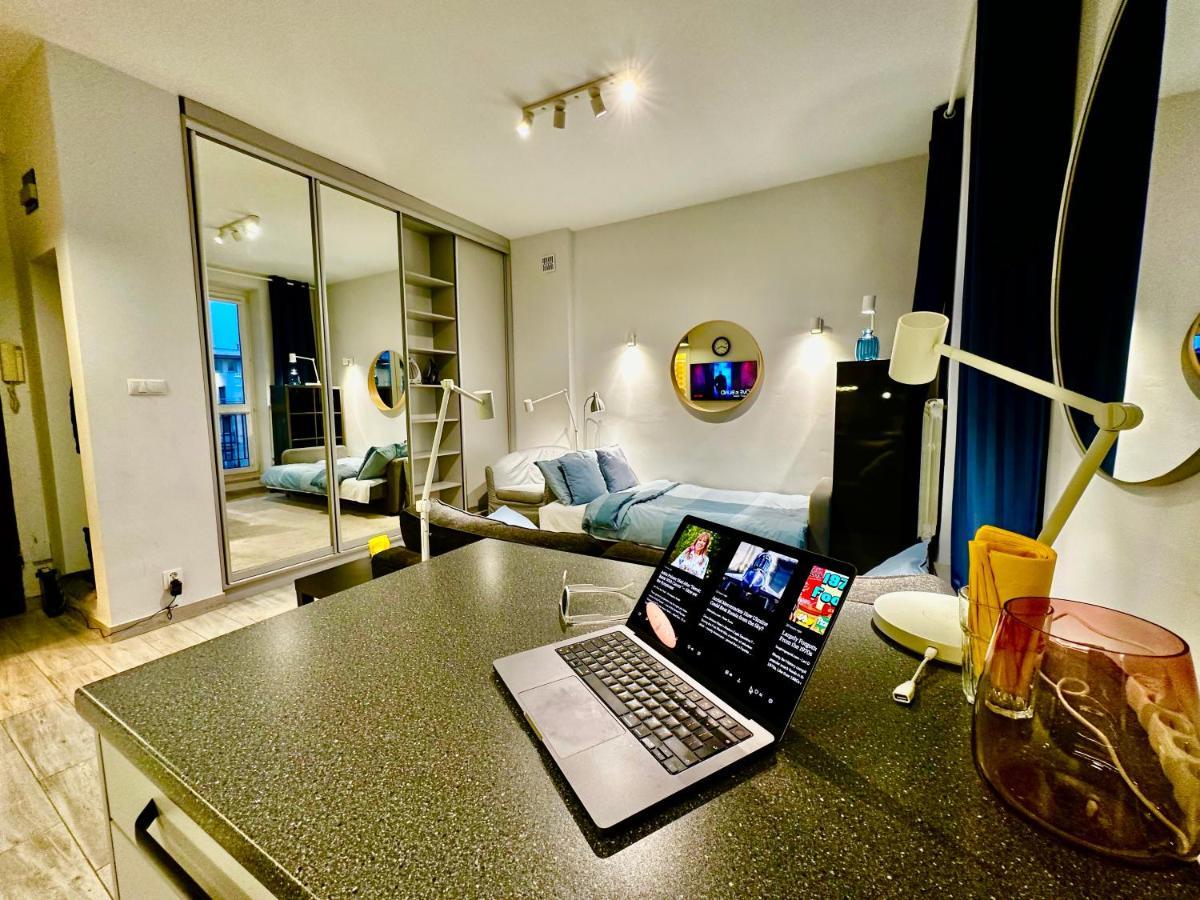 Super Forum 2 Metro Fast Wifi Netflix, Hbo, Appletv Warschau Exterior foto